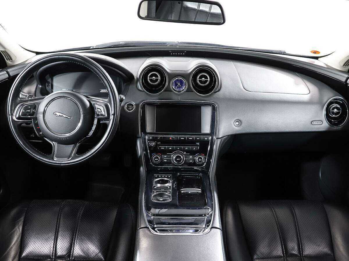 Б/У Ягуар ИксДжи 2013 года. Фото: #11