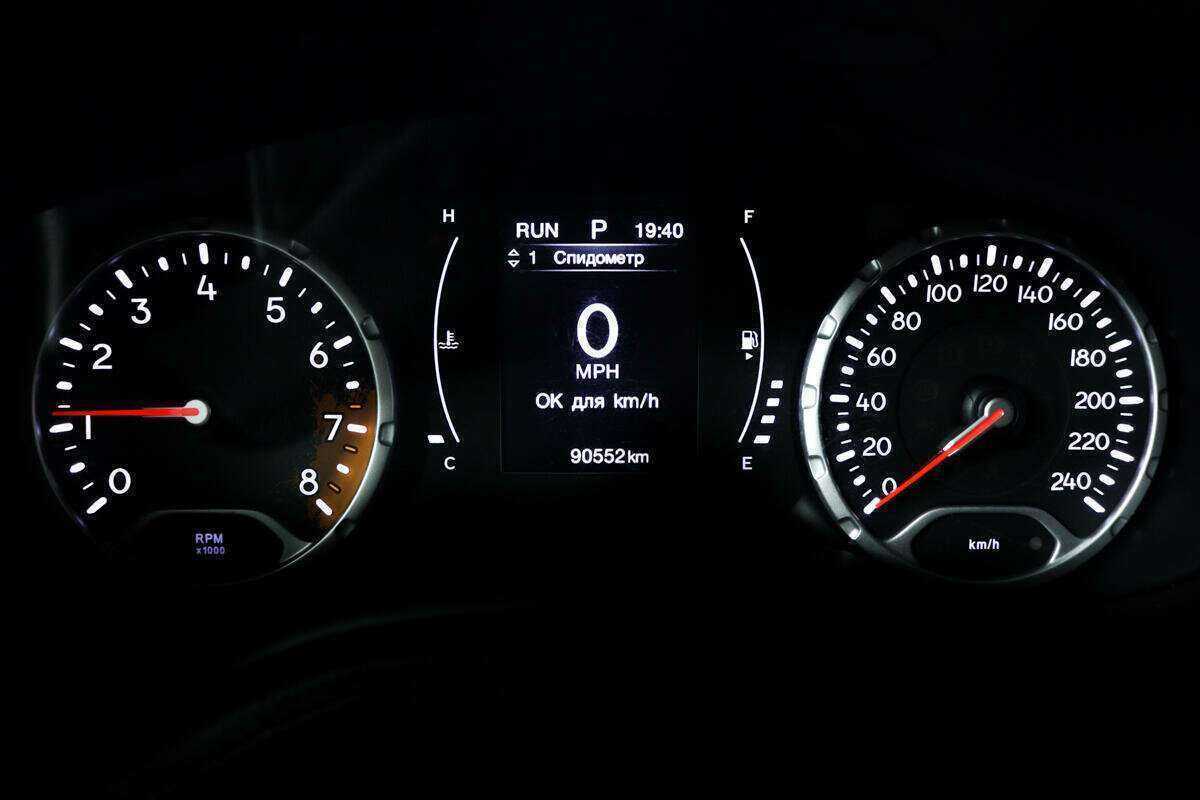 Б/У Джип Ренеджейд 2018 года. Фото: #9