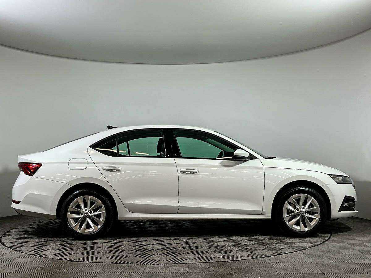 Б/У Шкода Октавия 2021 года. Фото: #3