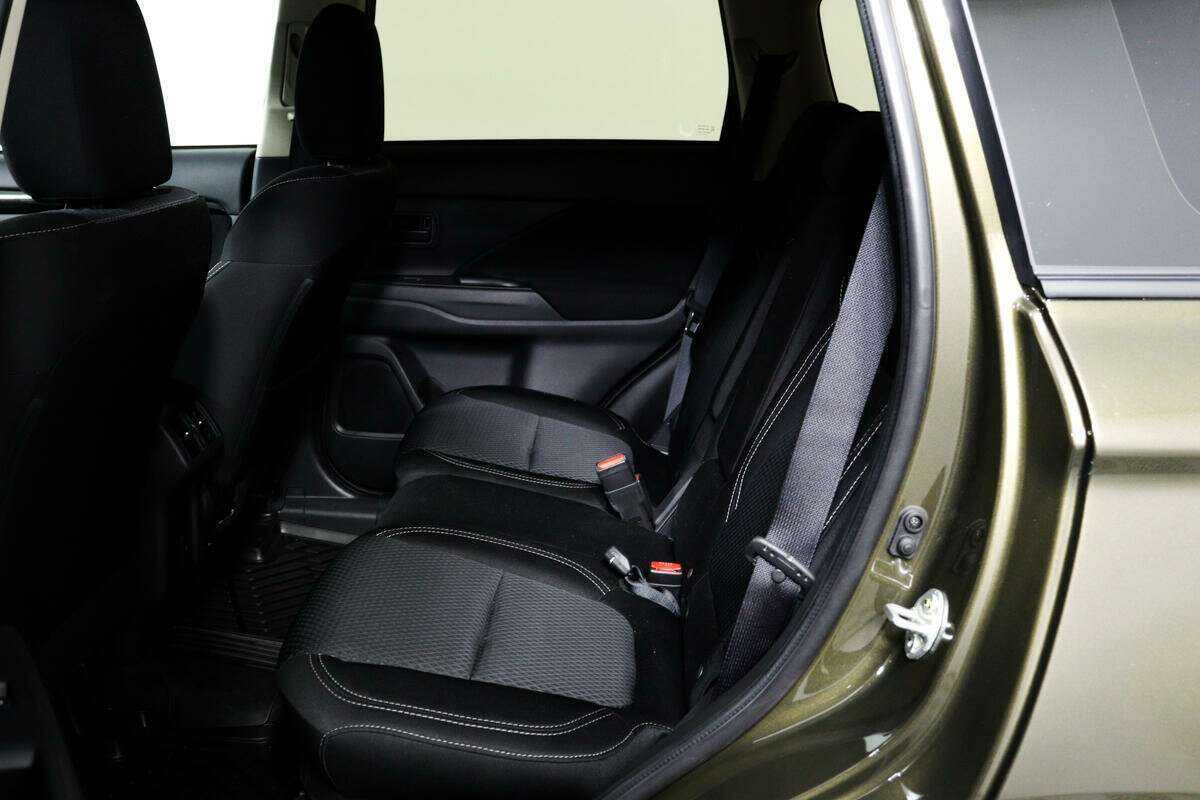 Б/У Митсубиши Оутлэндер 2020 года. Фото: #11