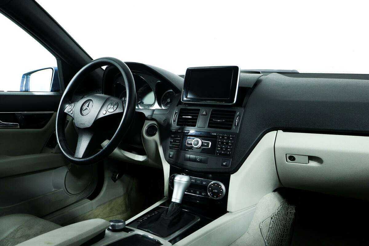 Б/У Мерседес-Бенц Ц-Класс 2011 года. Фото: #8