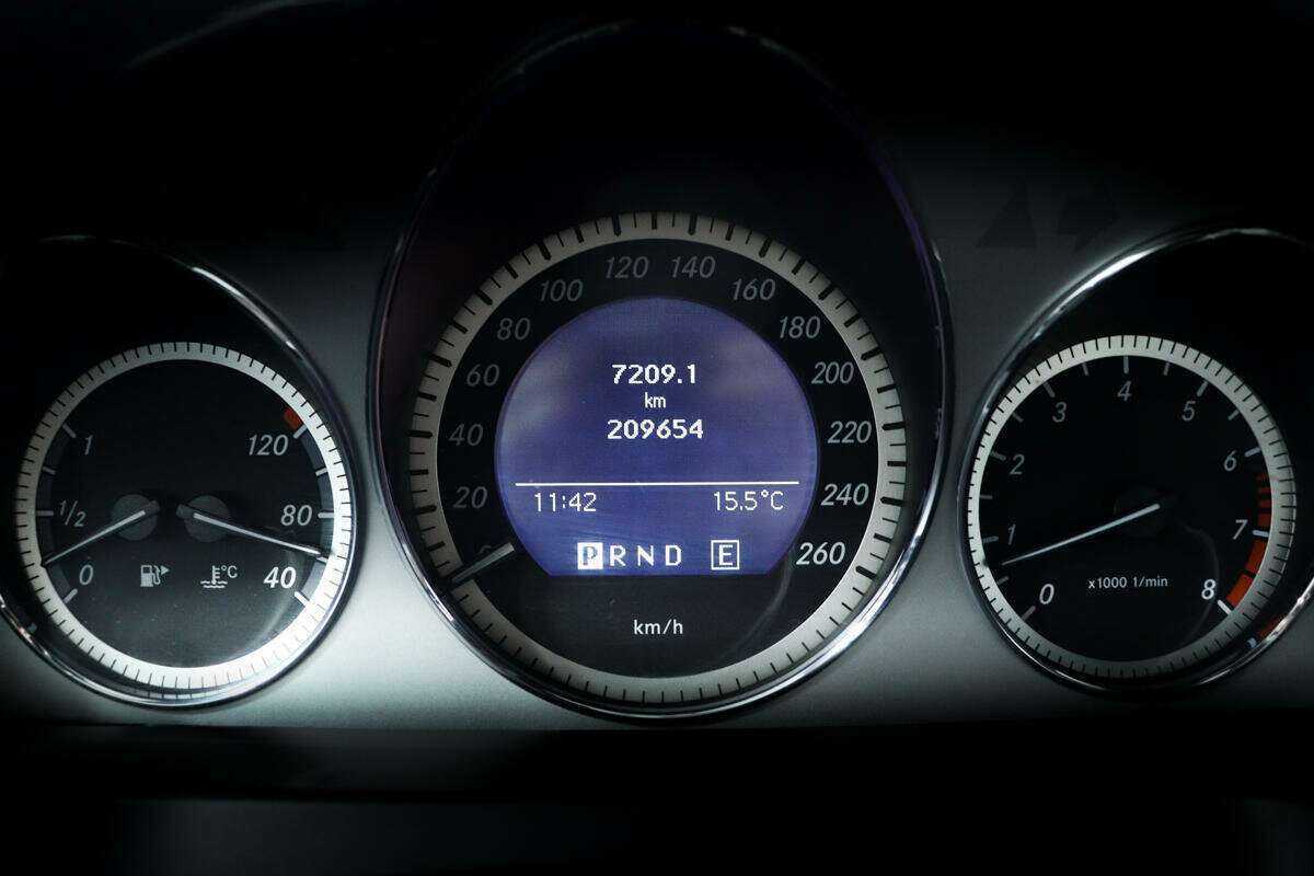 Б/У Мерседес-Бенц Ц-Класс 2011 года. Фото: #9