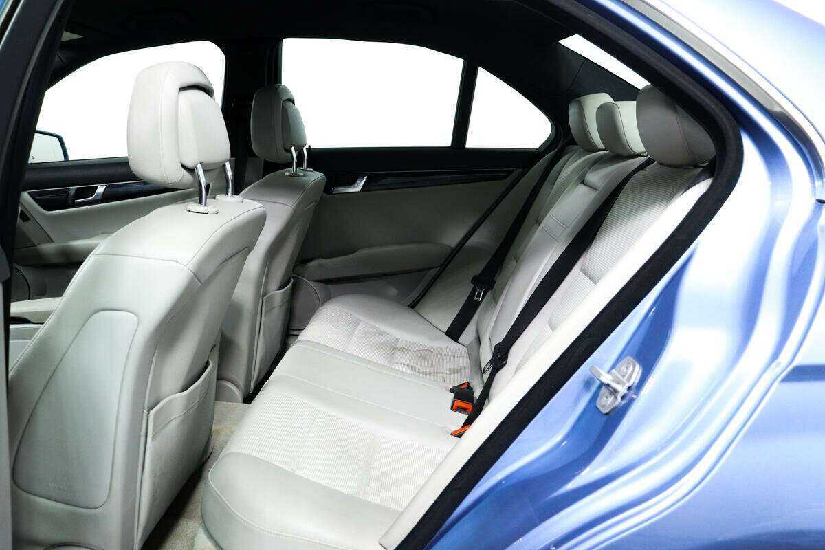 Б/У Мерседес-Бенц Ц-Класс 2011 года. Фото: #11