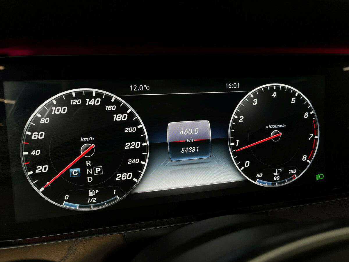 Б/У Мерседес-Бенц Е-Класс 2016 года. Фото: #7