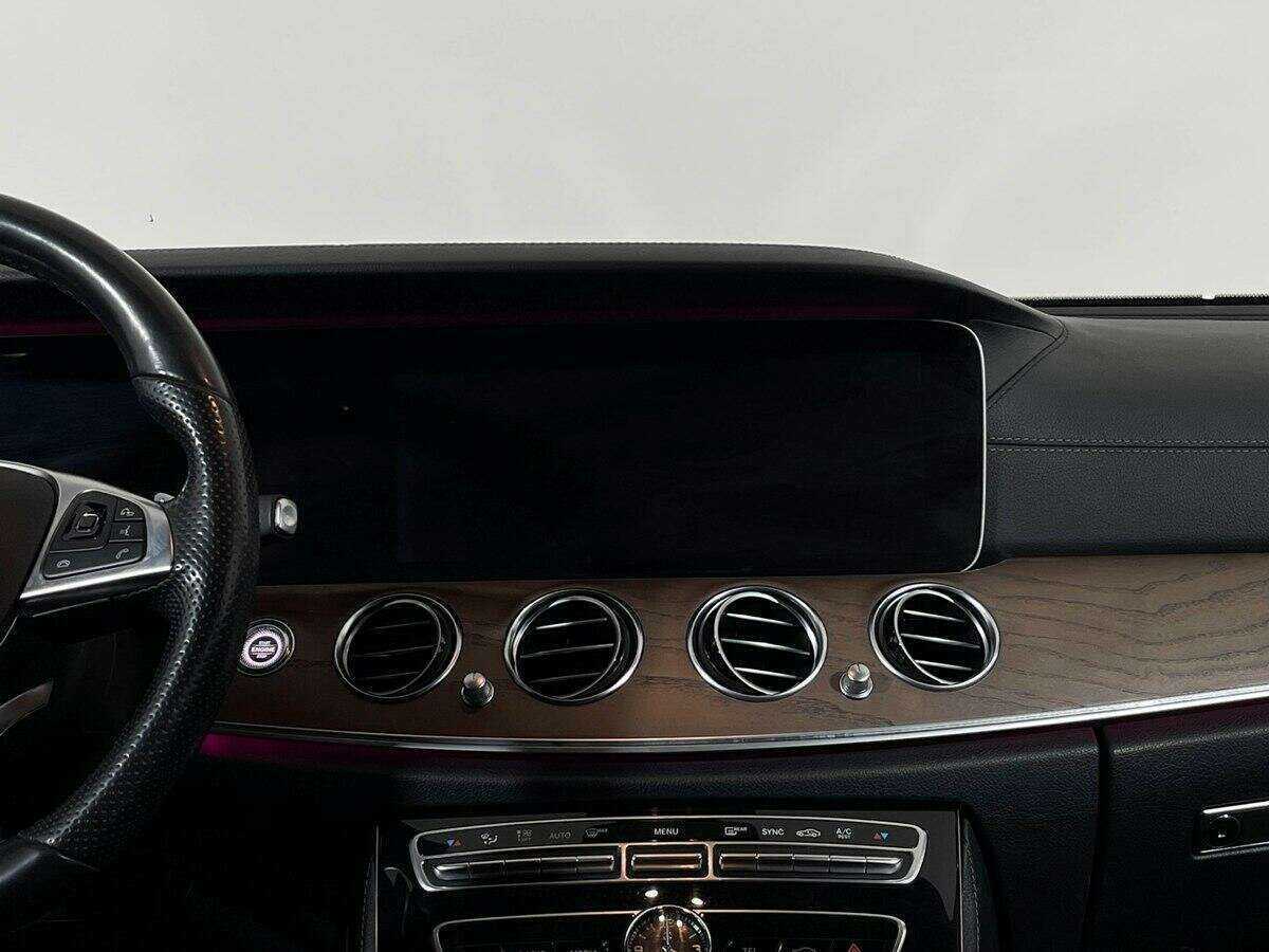 Б/У Мерседес-Бенц Е-Класс 2016 года. Фото: #8