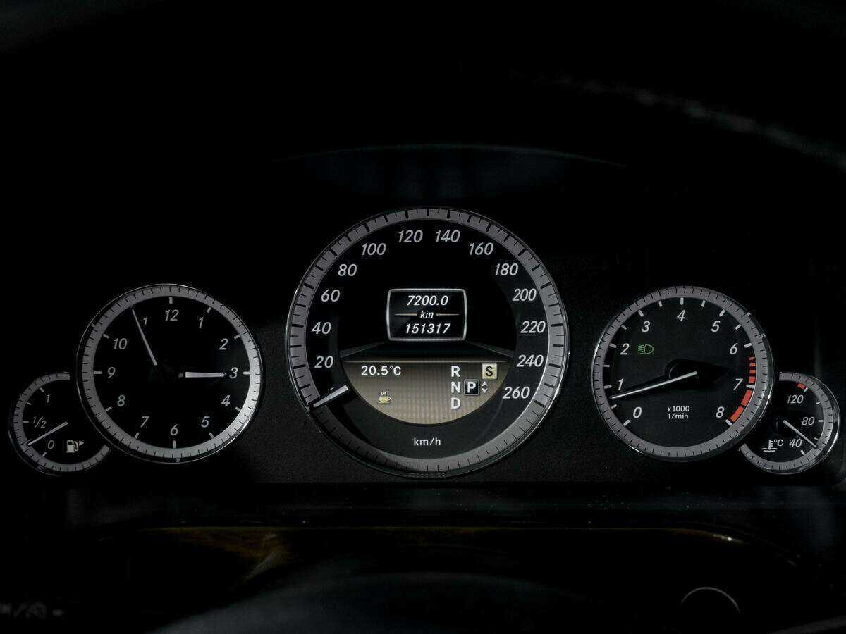 Б/У Мерседес-Бенц Е-Класс 2012 года. Фото: #9