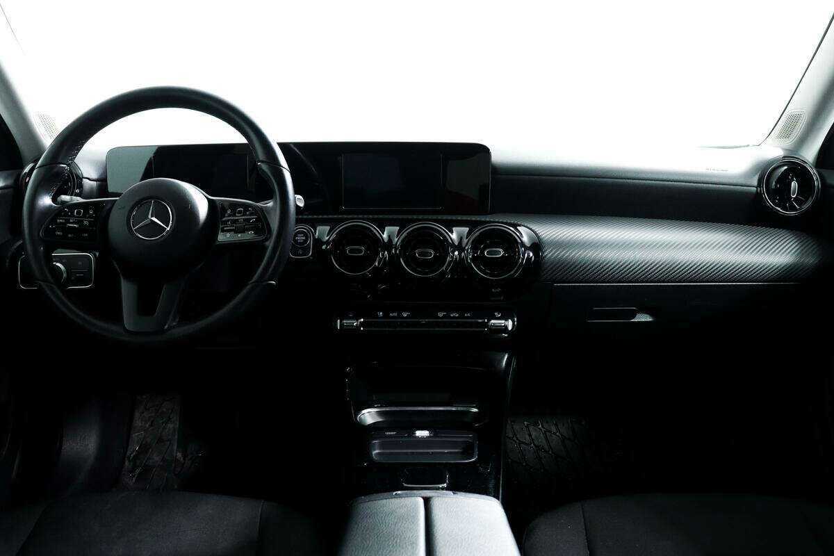 Б/У Мерседес-Бенц А-Класс 2019 года. Фото: #10