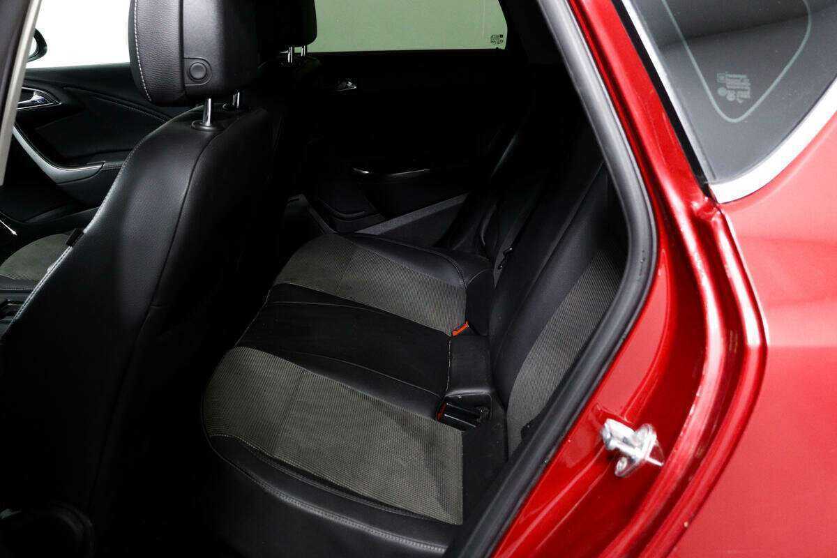 Opel Astra 2011 года с пробегом. Фото: #11