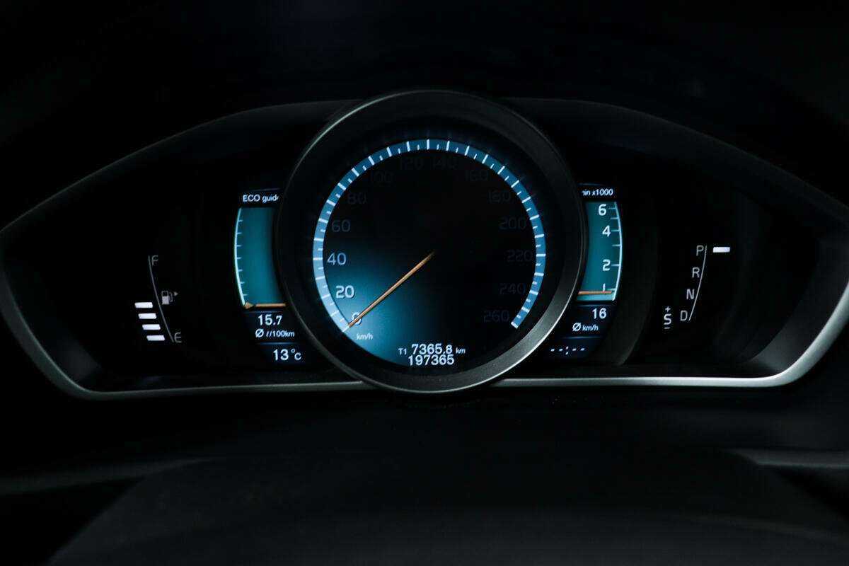 Б/У Вольво В40 Кросс Кантри 2013 года. Фото: #9