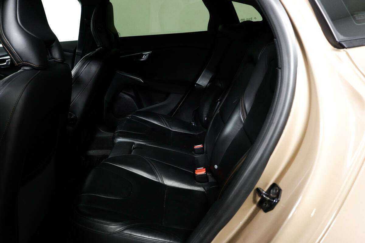 Б/У Вольво В40 Кросс Кантри 2013 года. Фото: #11