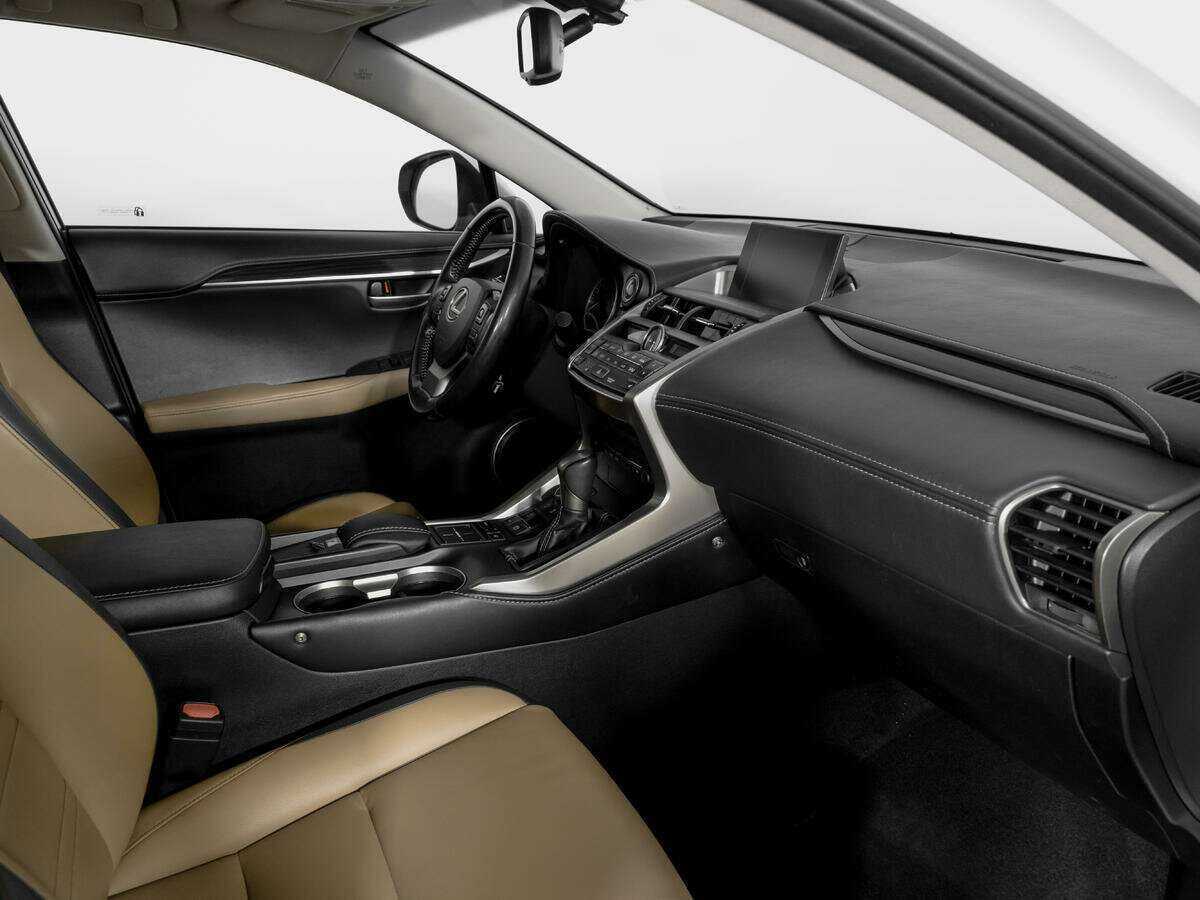 Б/У Лексус Н-Икс 2015 года. Фото: #8