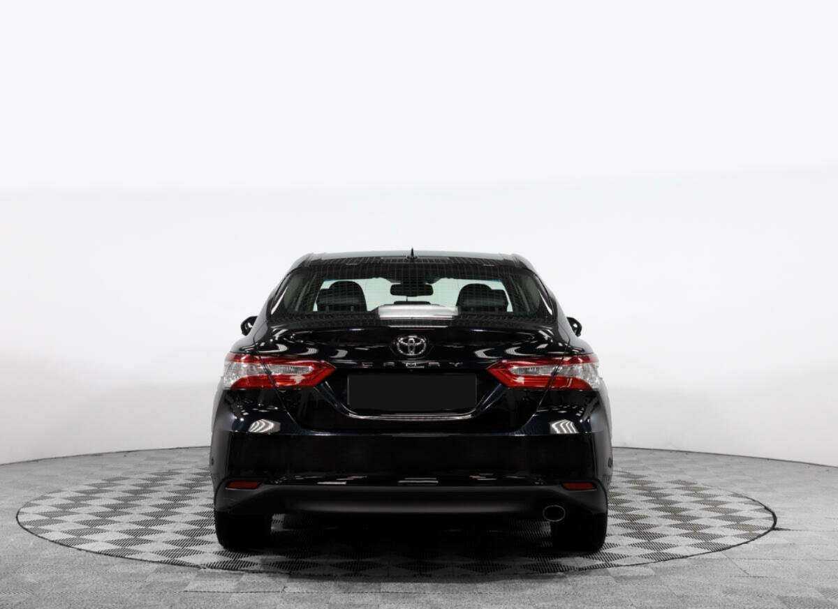 Б/У Тойота Камри 2018 года. Фото: #4