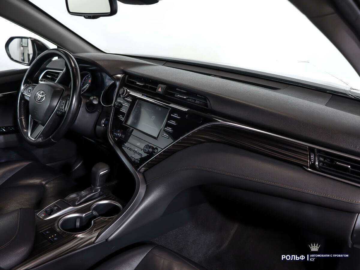 Б/У Тойота Камри 2018 года. Фото: #7
