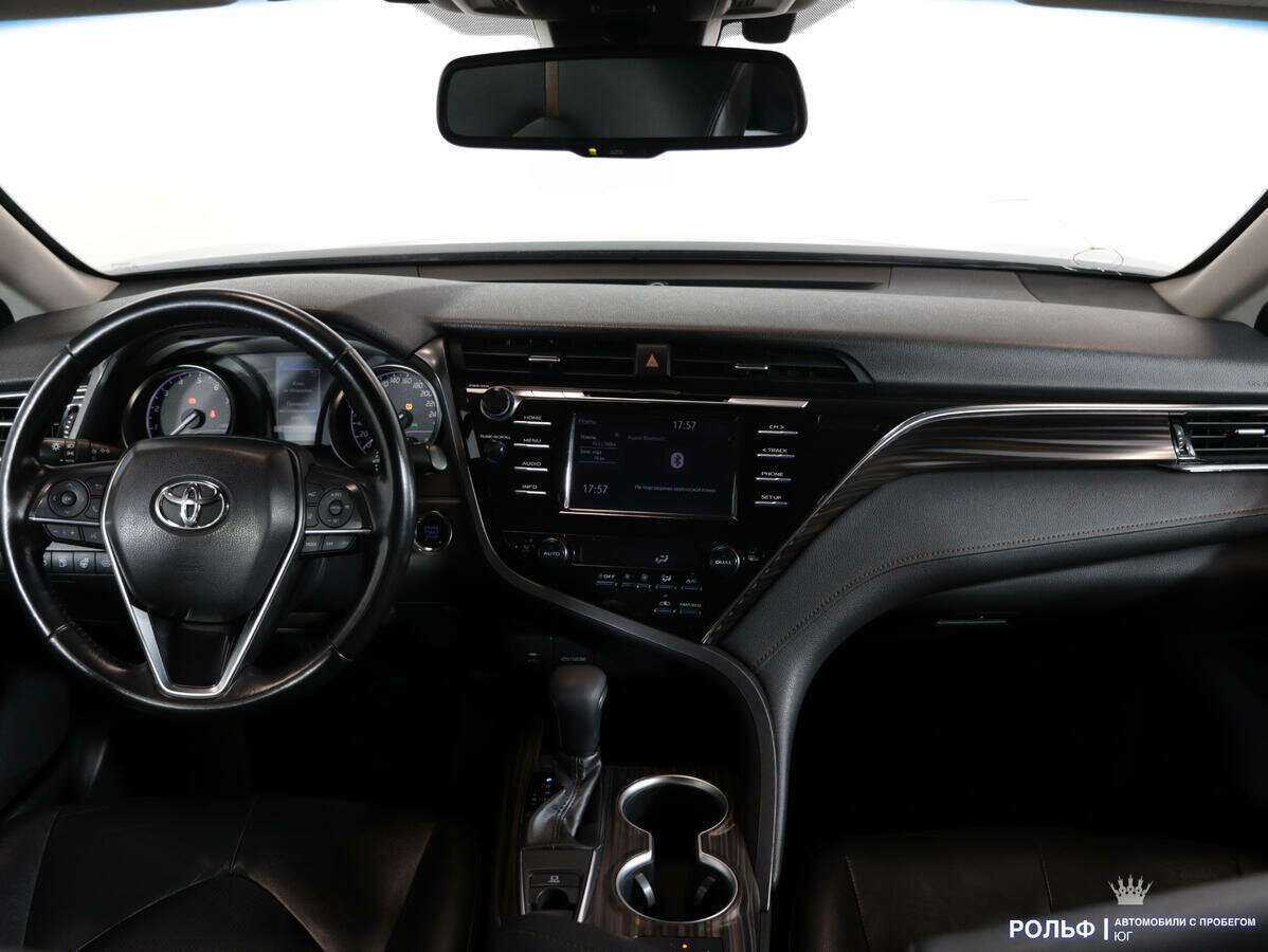 Б/У Тойота Камри 2018 года. Фото: #10