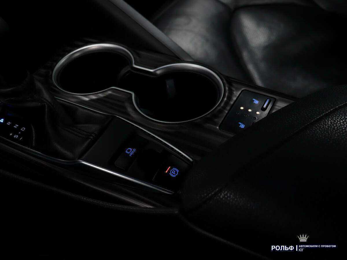 Б/У Тойота Камри 2018 года. Фото: #12