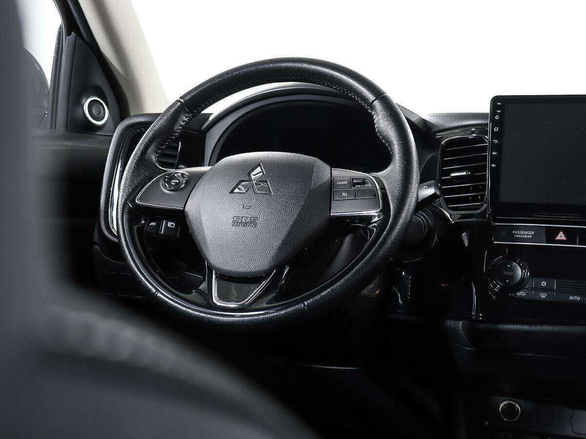 Б/У Митсубиши Оутлэндер 2018 года. Фото: #13