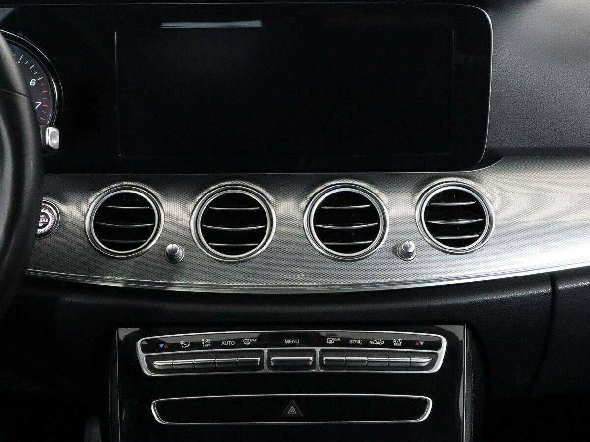 Б/У Мерседес-Бенц Е-Класс 2019 года. Фото: #10