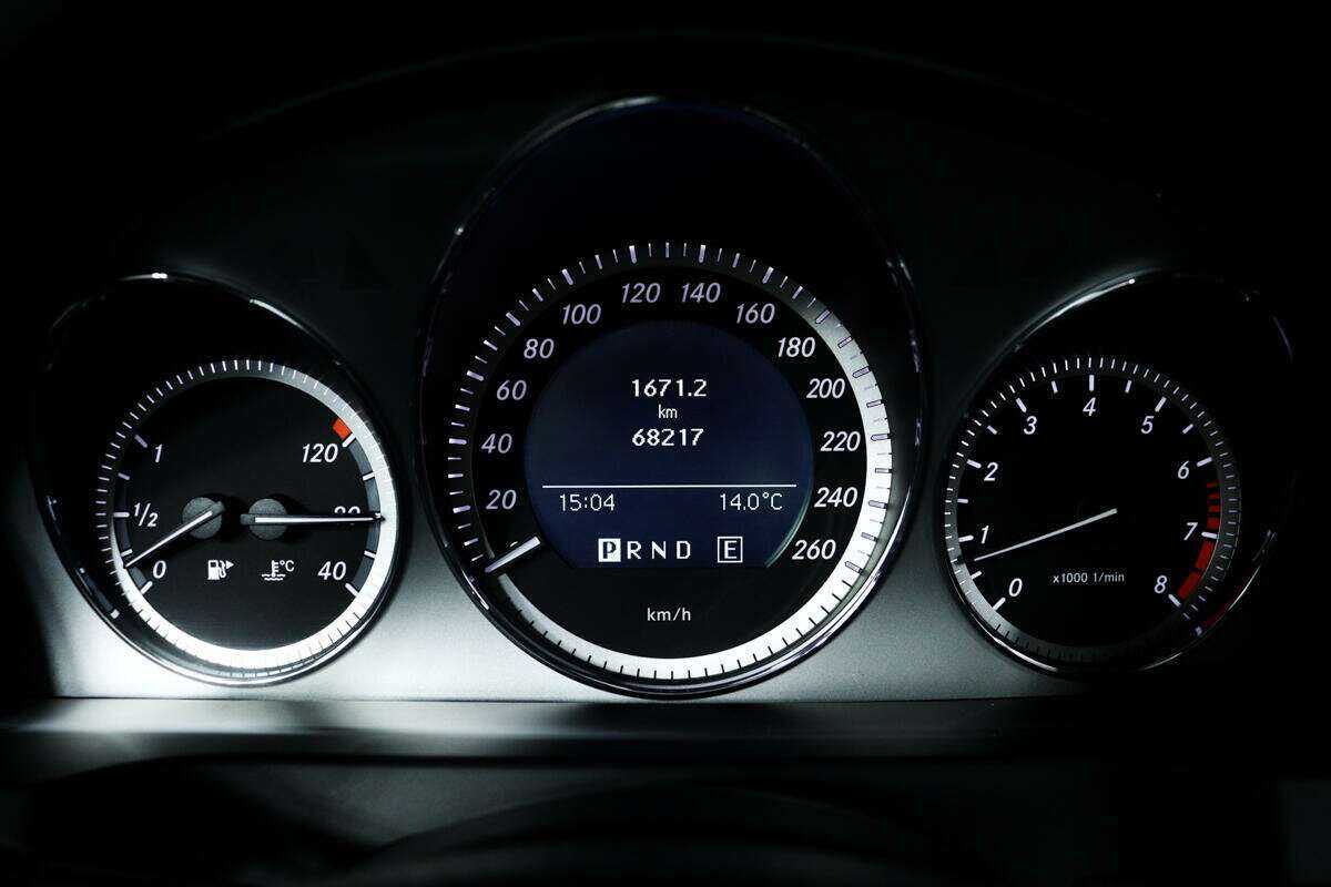 Б/У Мерседес-Бенц Ц-Класс 2011 года. Фото: #9