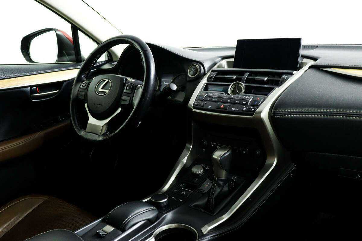 Б/У Лексус Н-Икс 2015 года. Фото: #8