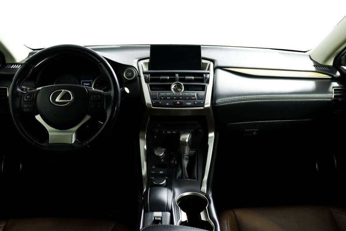 Б/У Лексус Н-Икс 2015 года. Фото: #10