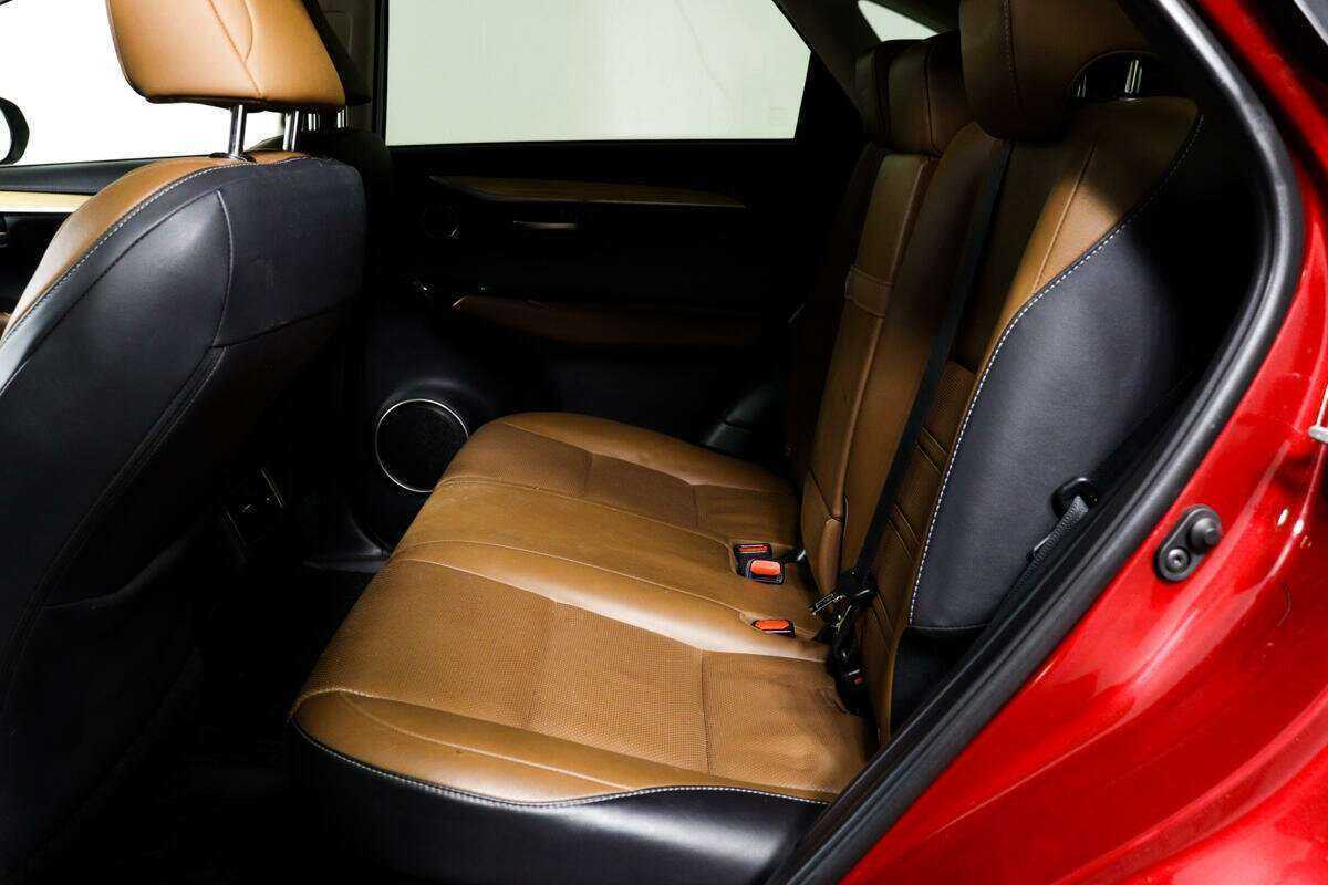 Б/У Лексус Н-Икс 2015 года. Фото: #11