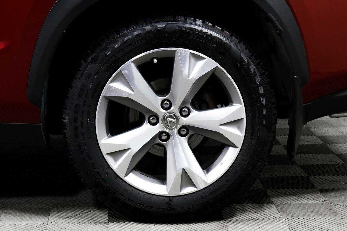 Б/У Лексус Н-Икс 2015 года. Фото: #13