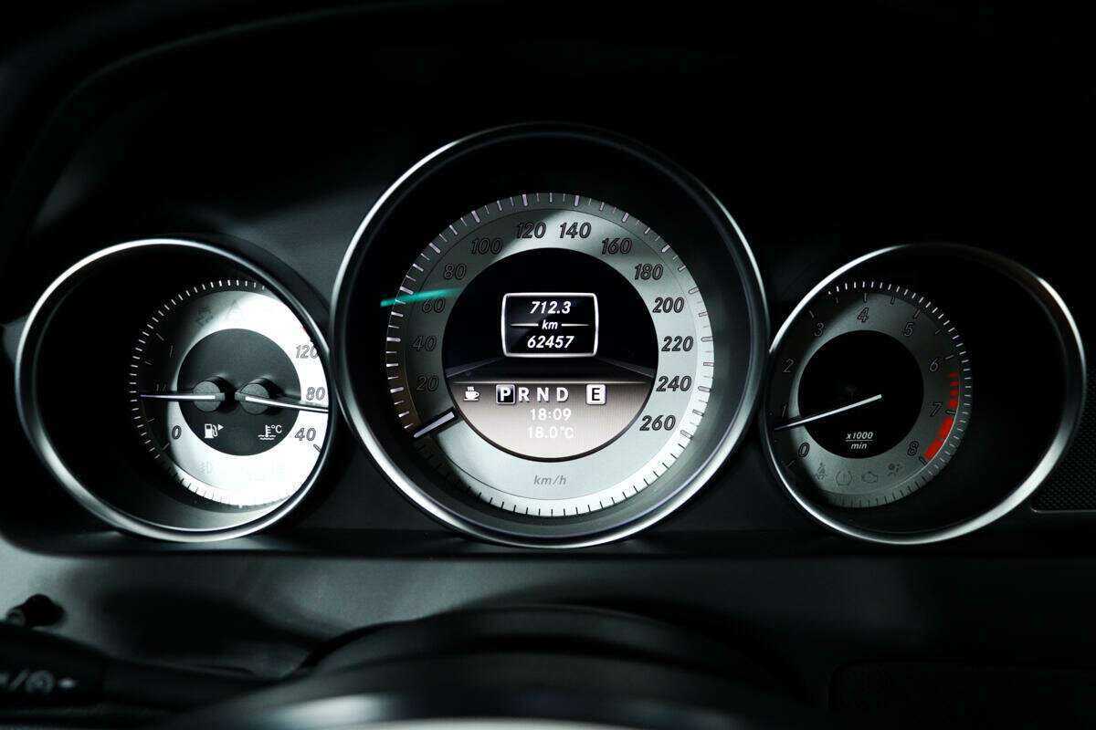 Б/У Мерседес-Бенц Ц-Класс 2011 года. Фото: #7