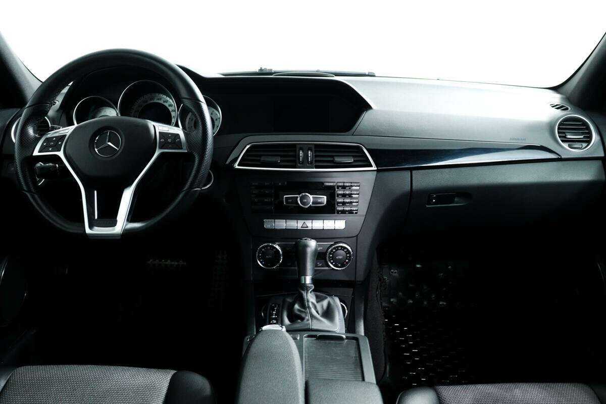 Б/У Мерседес-Бенц Ц-Класс 2011 года. Фото: #8