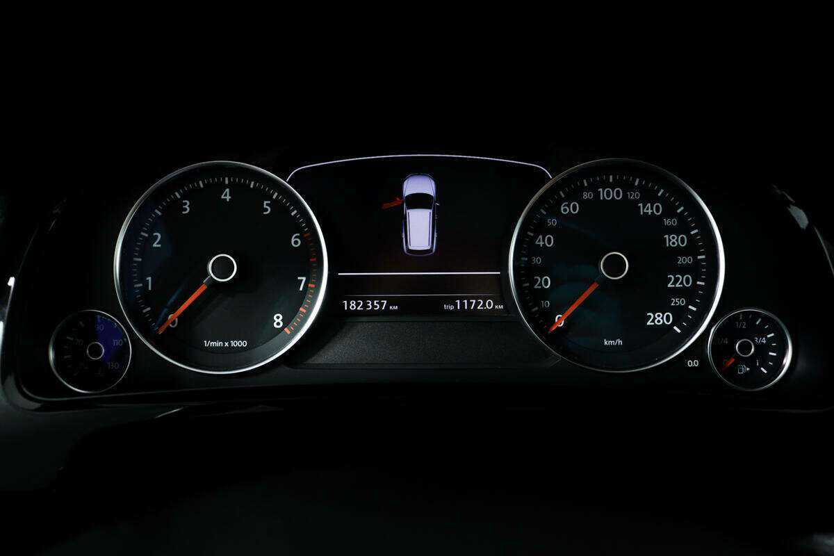 Б/У Фольксваген Туарег 2013 года. Фото: #9