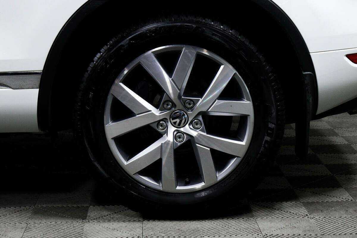 Б/У Фольксваген Туарег 2013 года. Фото: #13