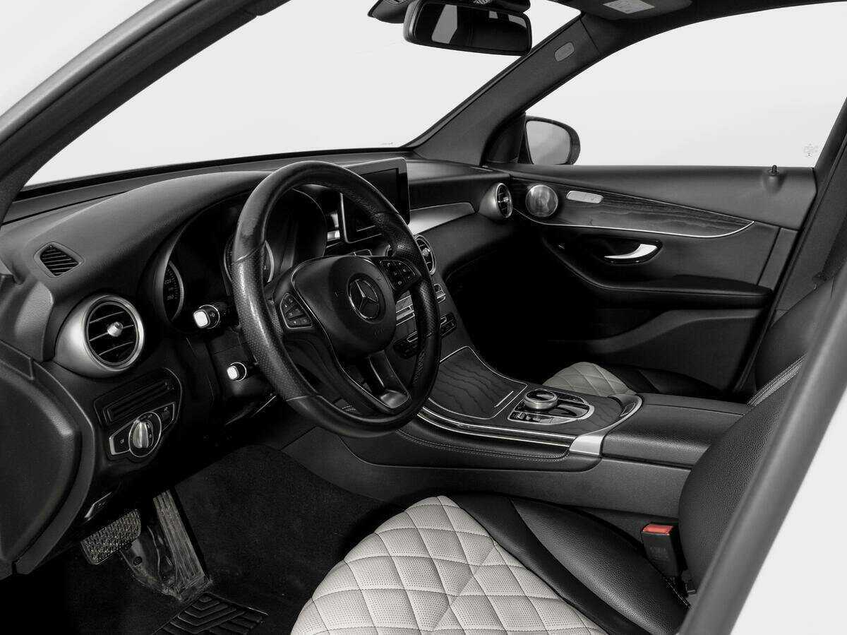 Б/У Мерседес-Бенц ГЛЦ 2017 года. Фото: #15