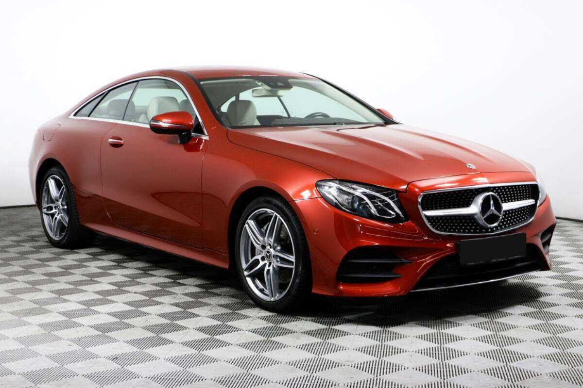 Б/У Мерседес-Бенц Е-Класс 2017 года. Фото: #2