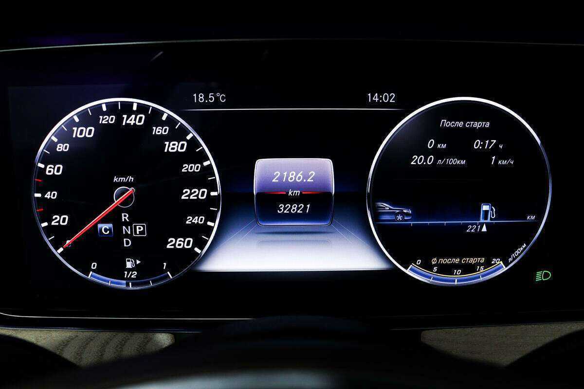 Б/У Мерседес-Бенц Е-Класс 2017 года. Фото: #8