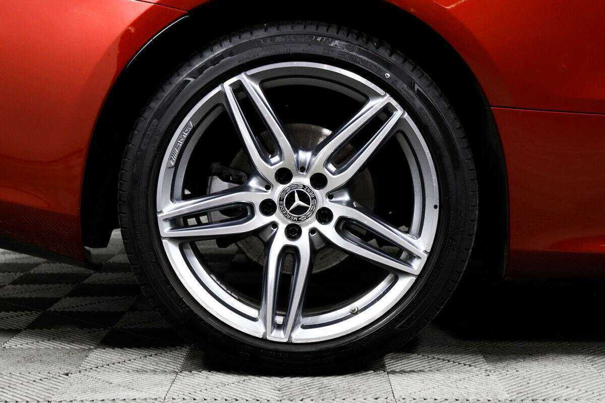 Б/У Мерседес-Бенц Е-Класс 2017 года. Фото: #12