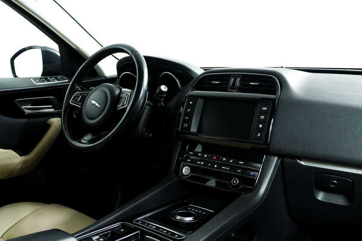 Б/У Ягуар Ф-Пэйс 2017 года. Фото: #8