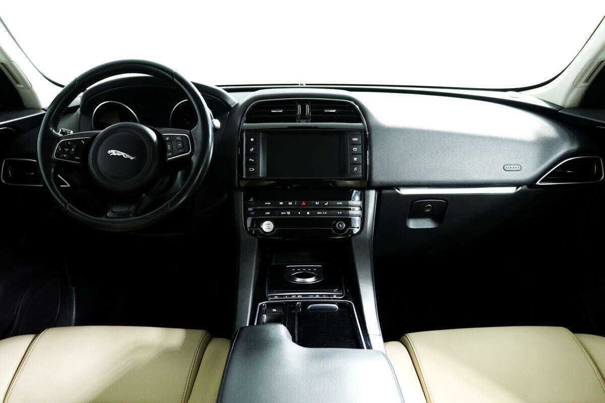 Б/У Ягуар Ф-Пэйс 2017 года. Фото: #10