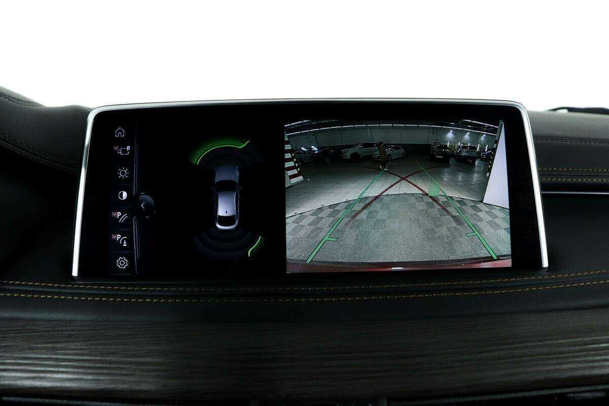 Б/У БМВ Икс6 2017 года. Фото: #13