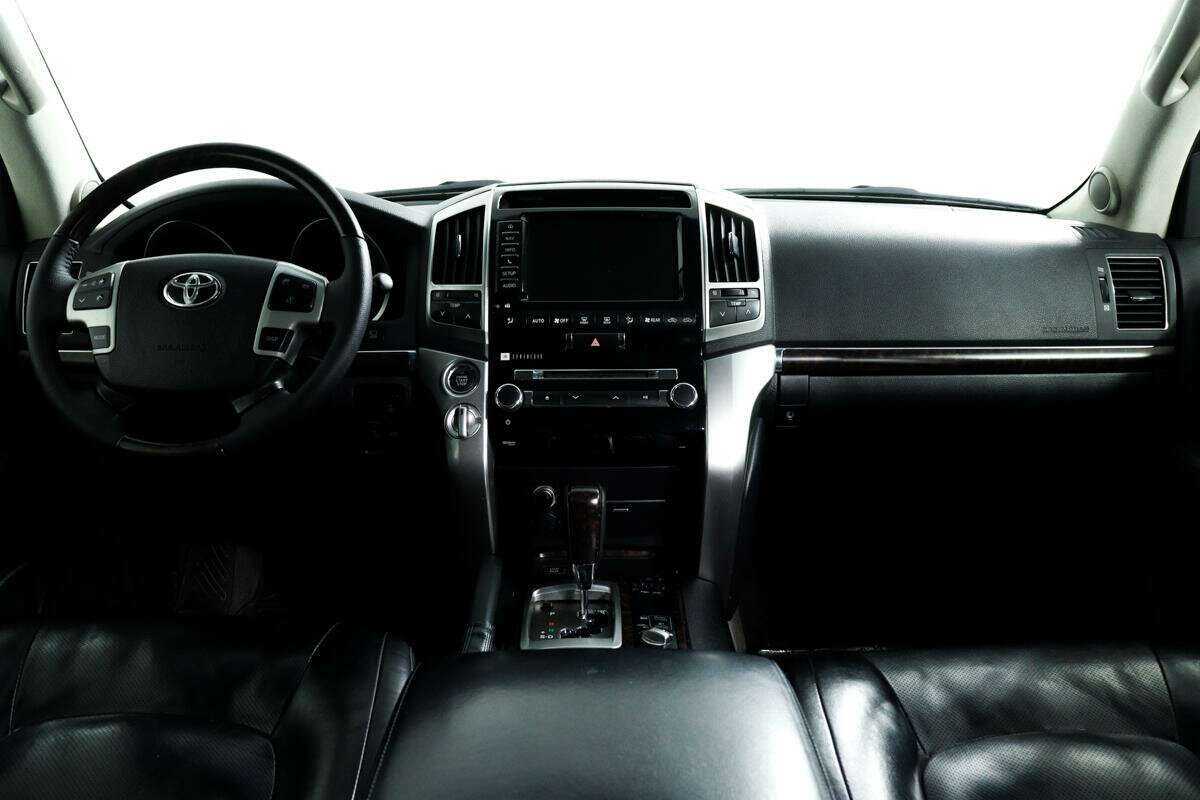 Б/У Тойота Лэнд Крузер 2012 года. Фото: #10