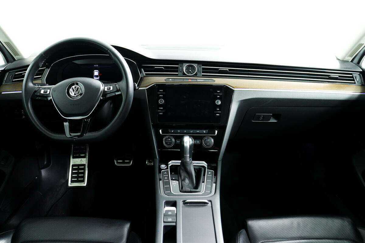 Б/У Фольксваген Пассат 2018 года. Фото: #9