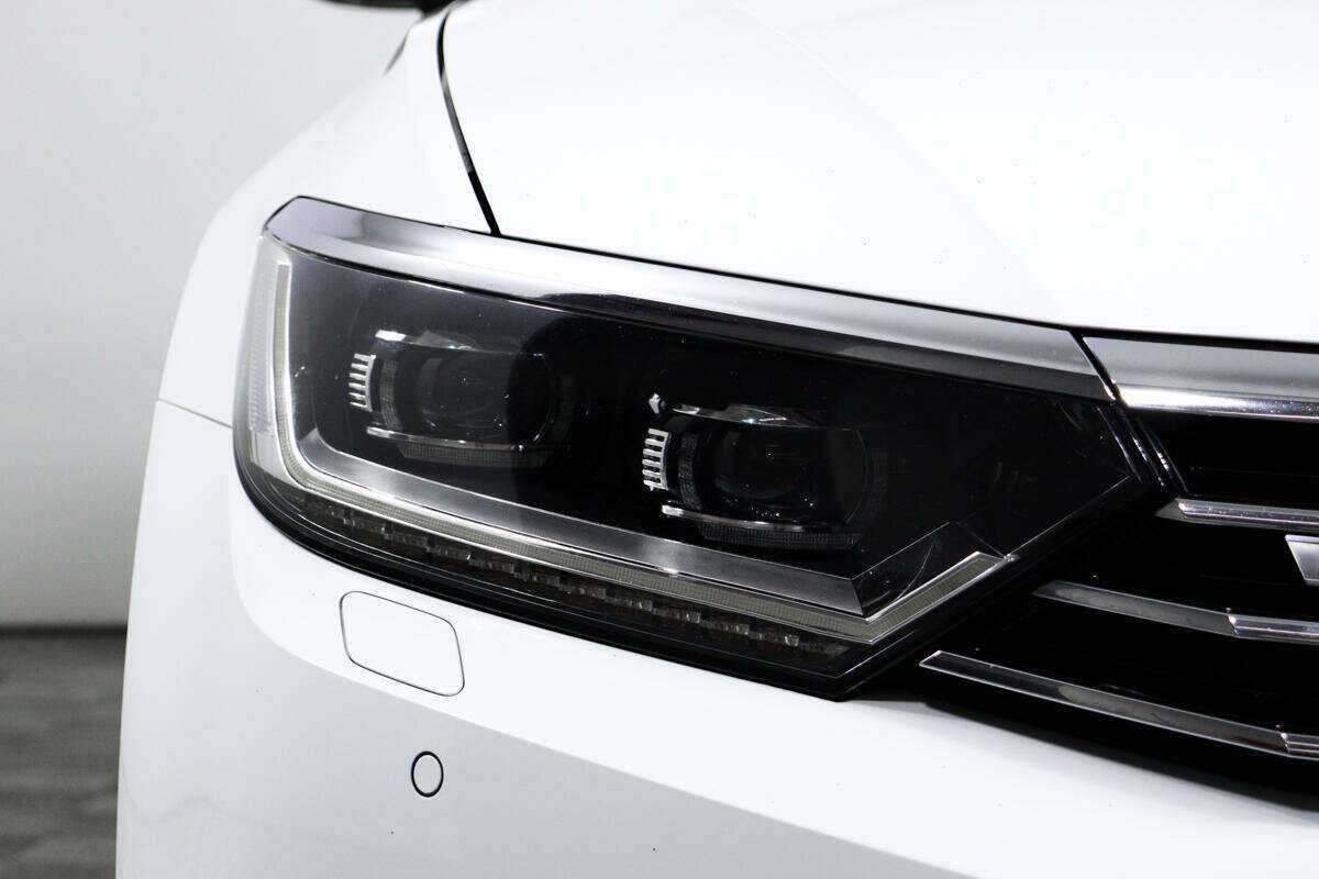 Б/У Фольксваген Пассат 2018 года. Фото: #13