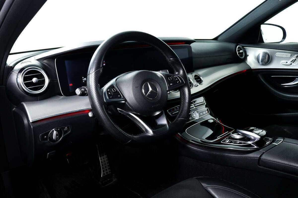 Б/У Мерседес-Бенц Е-Класс 2017 года. Фото: #12