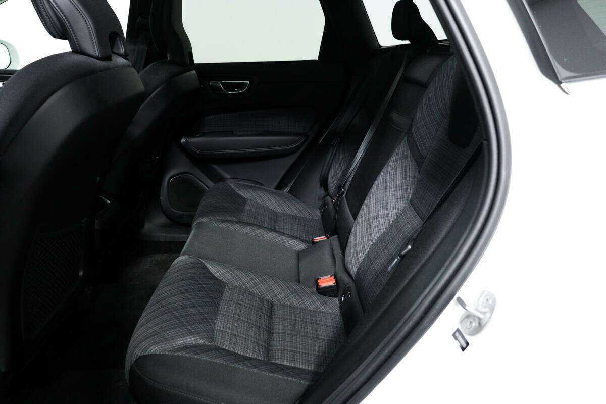 Б/У Вольво ИксЦ60 2022 года. Фото: #11