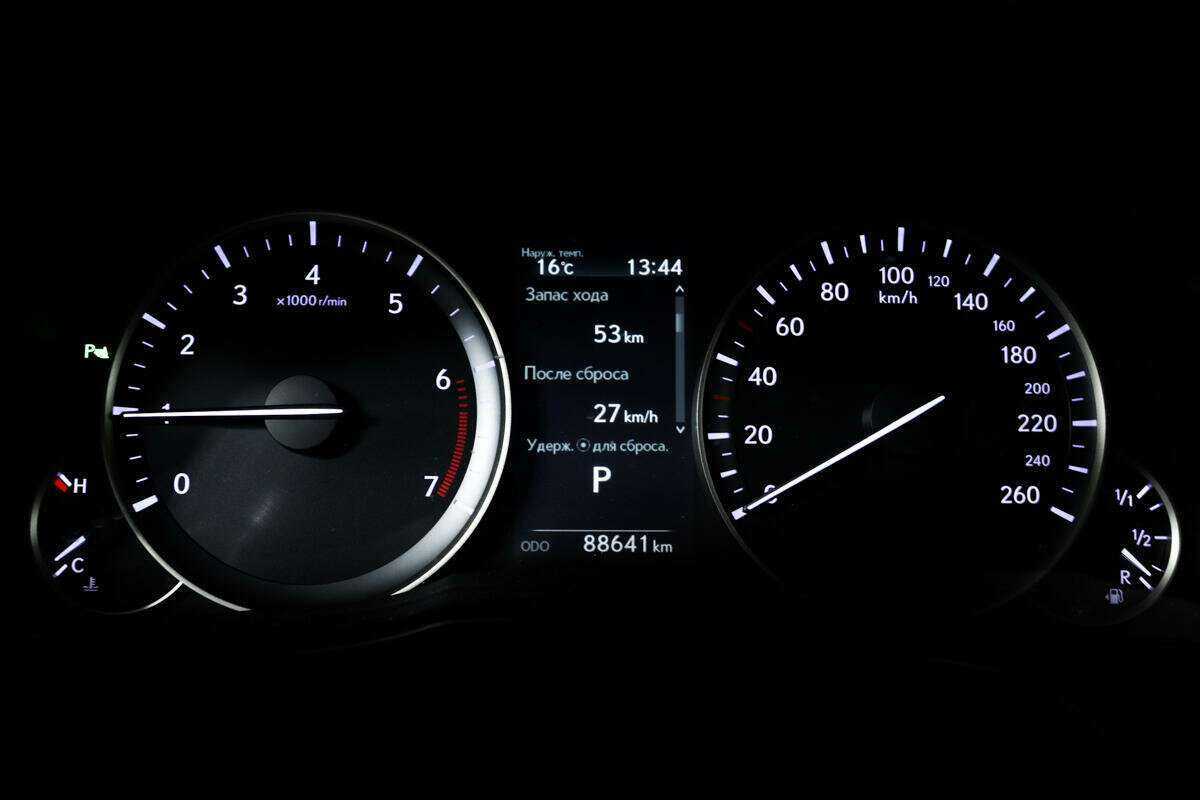 Б/У Лексус ЕС 2016 года. Фото: #9