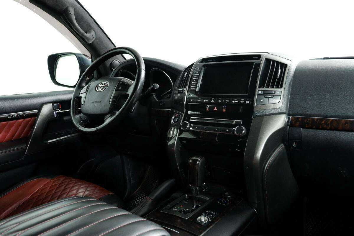 Б/У Тойота Лэнд Крузер 2012 года. Фото: #8