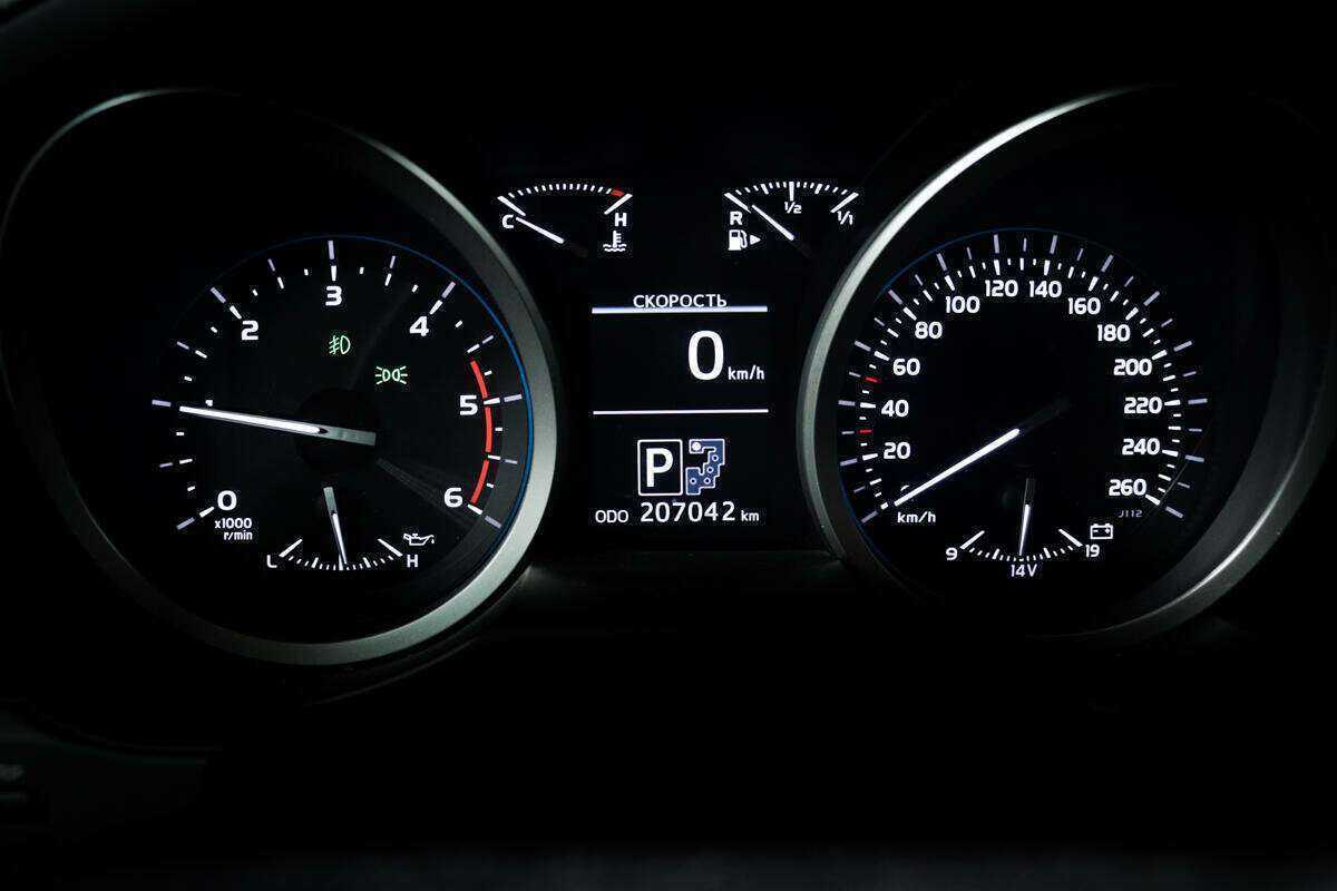 Б/У Тойота Лэнд Крузер 2012 года. Фото: #9