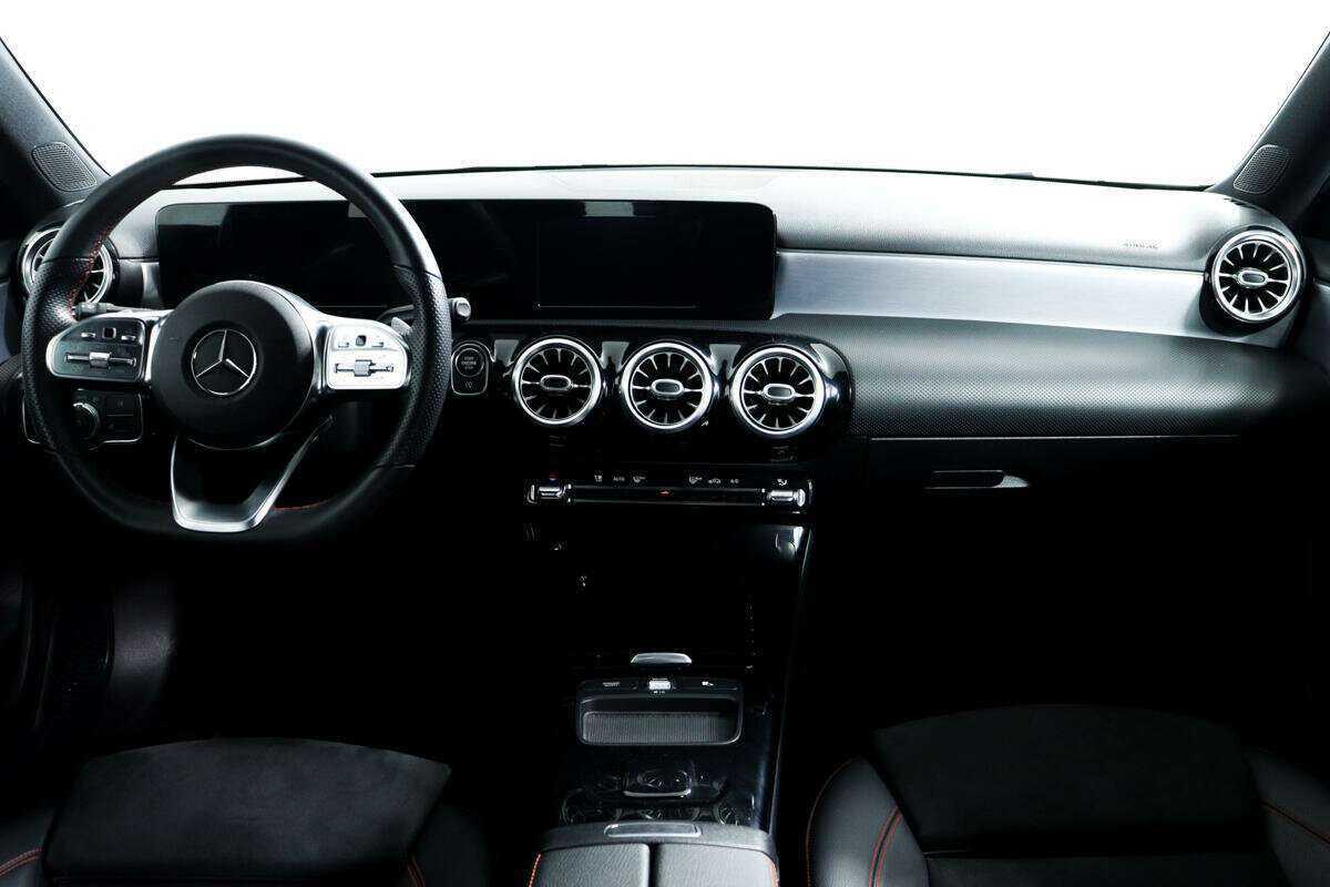 Б/У Мерседес-Бенц А-Класс 2020 года. Фото: #9