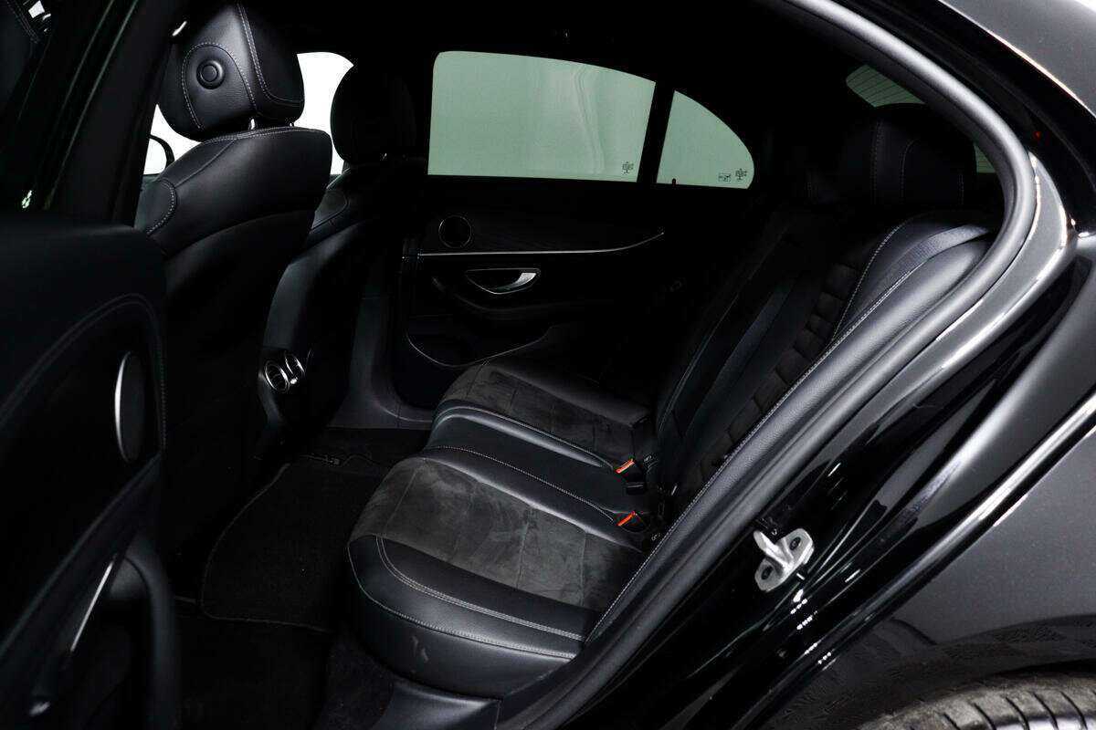 Б/У Мерседес-Бенц Е-Класс 2019 года. Фото: #11