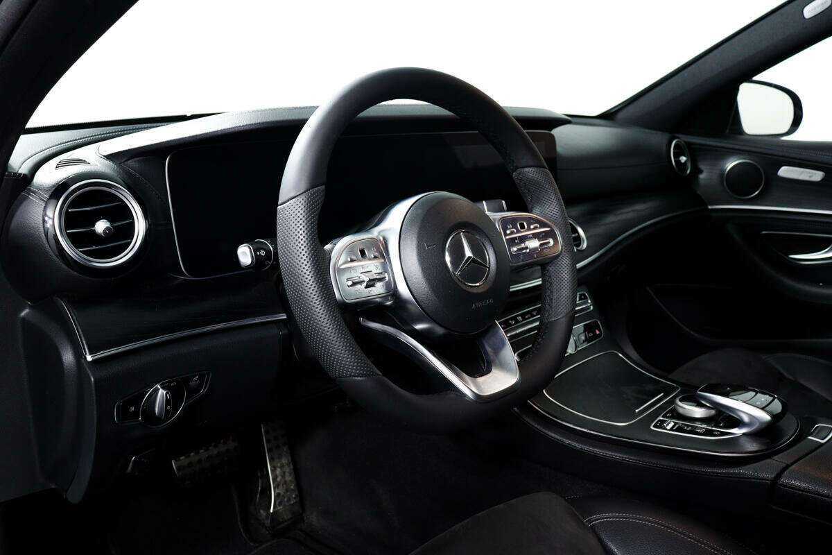 Б/У Мерседес-Бенц Е-Класс 2019 года. Фото: #12