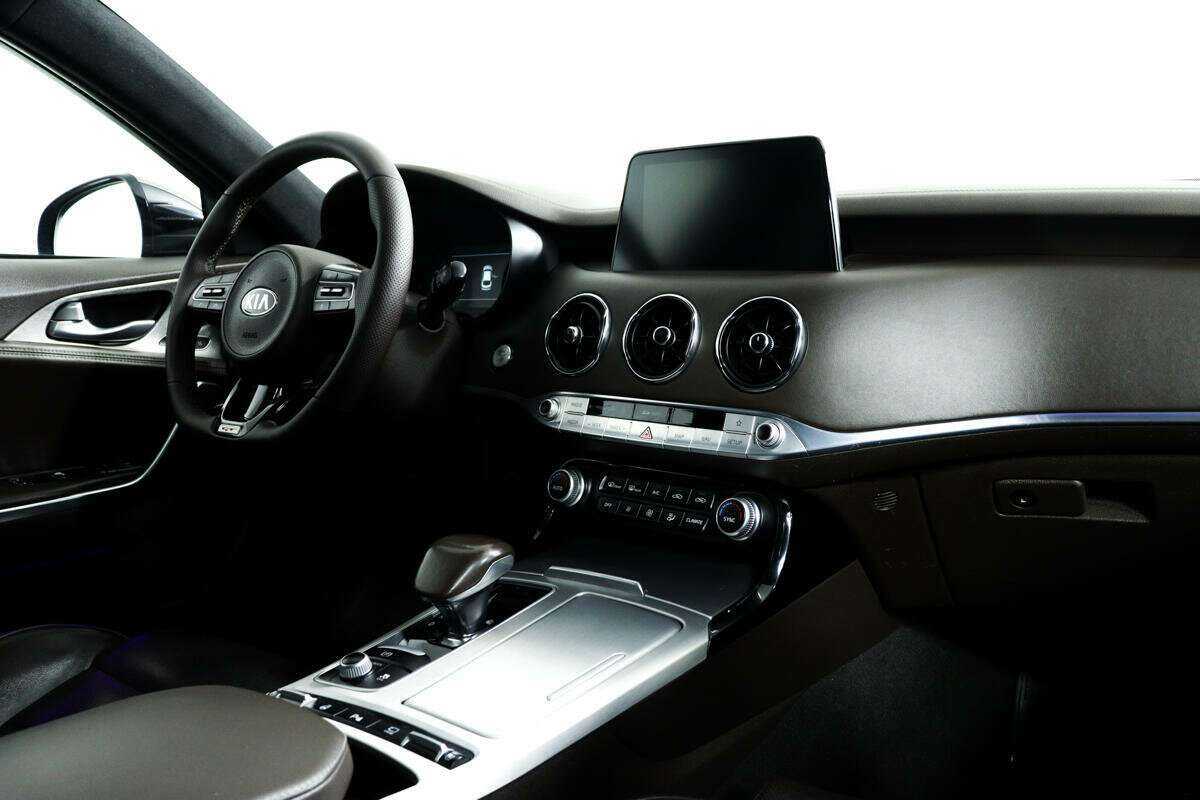 Б/У Киа Стингер 2018 года. Фото: #8