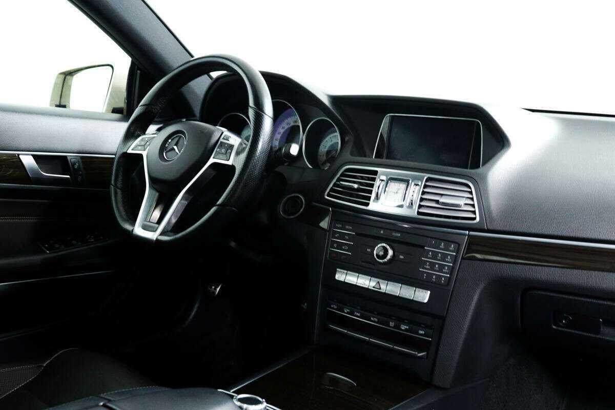 Б/У Мерседес-Бенц Е-Класс 2015 года. Фото: #7